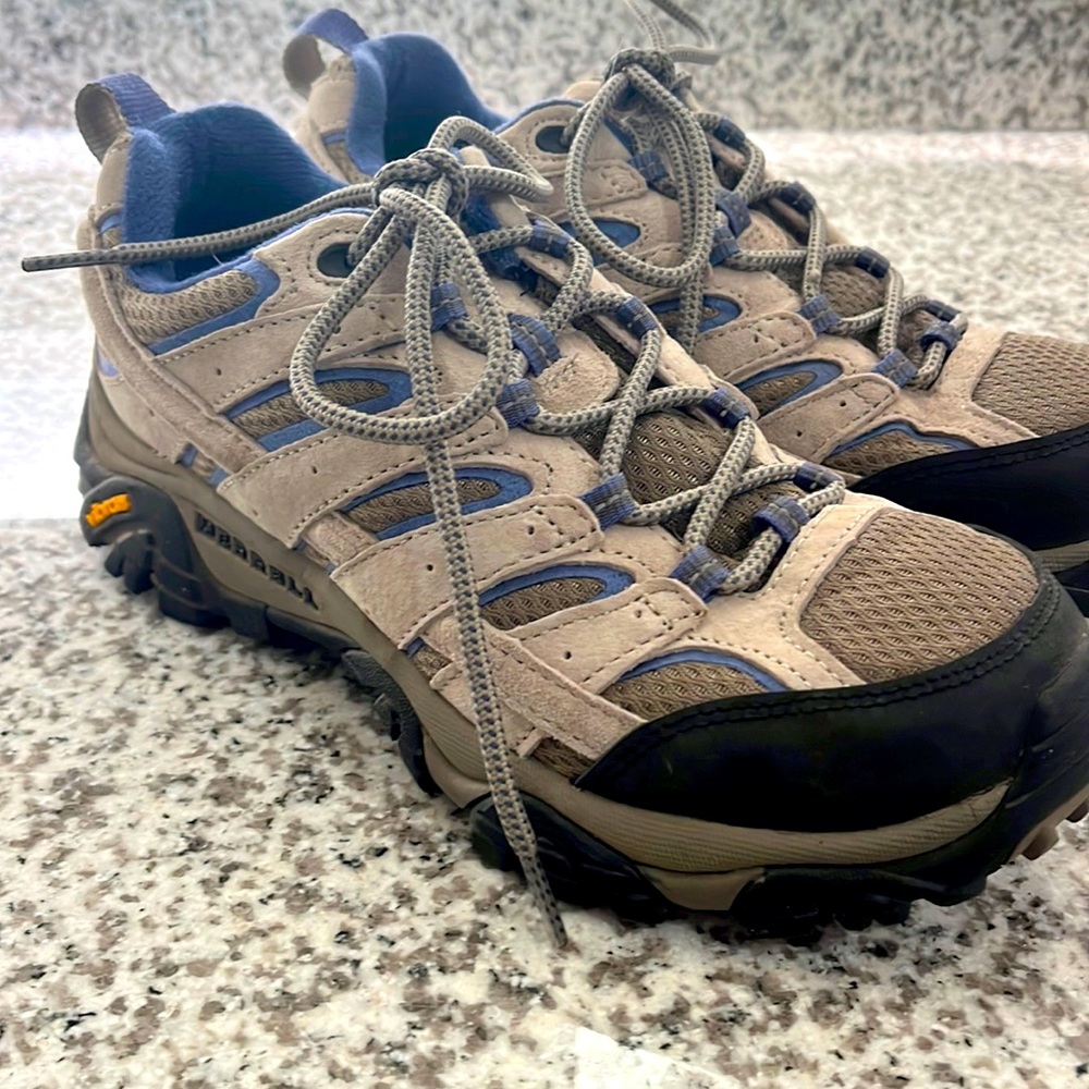 Merrill SZ 8 Hiking Shoes. Like New!